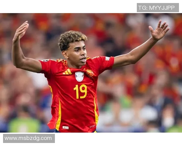 足球明星镂空艺术作品高清展示尽显运动魅力与创意风采